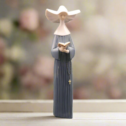 Prayerful Moment Lladro Nun (#5500)