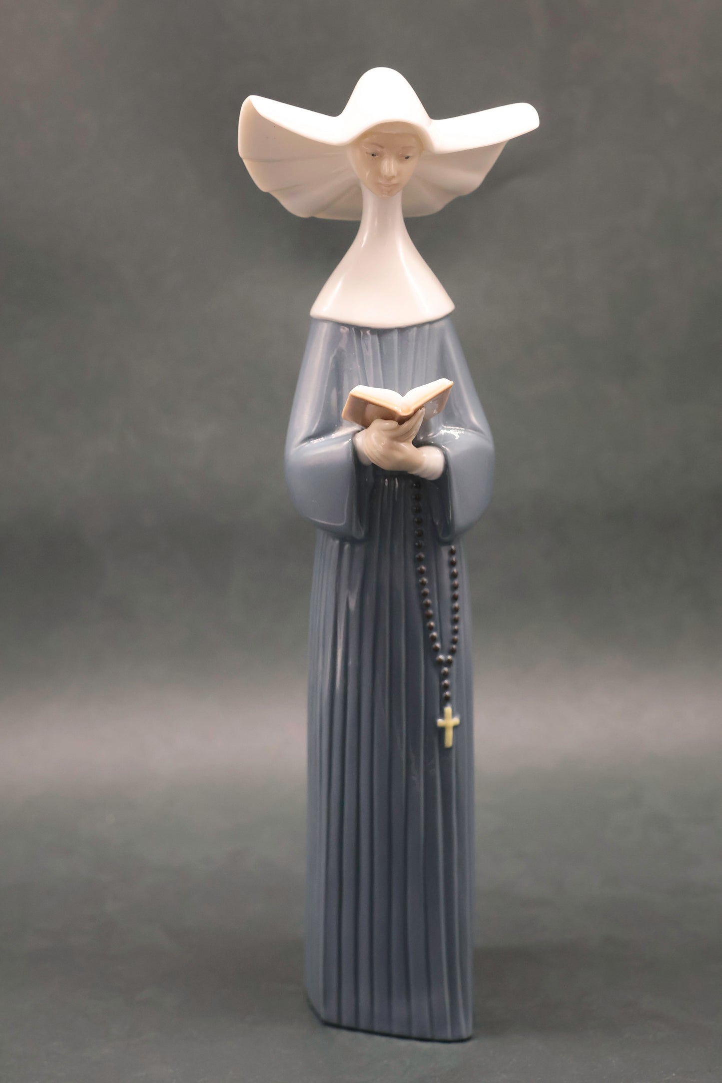 Prayerful Moment Lladro Nun (#5500)