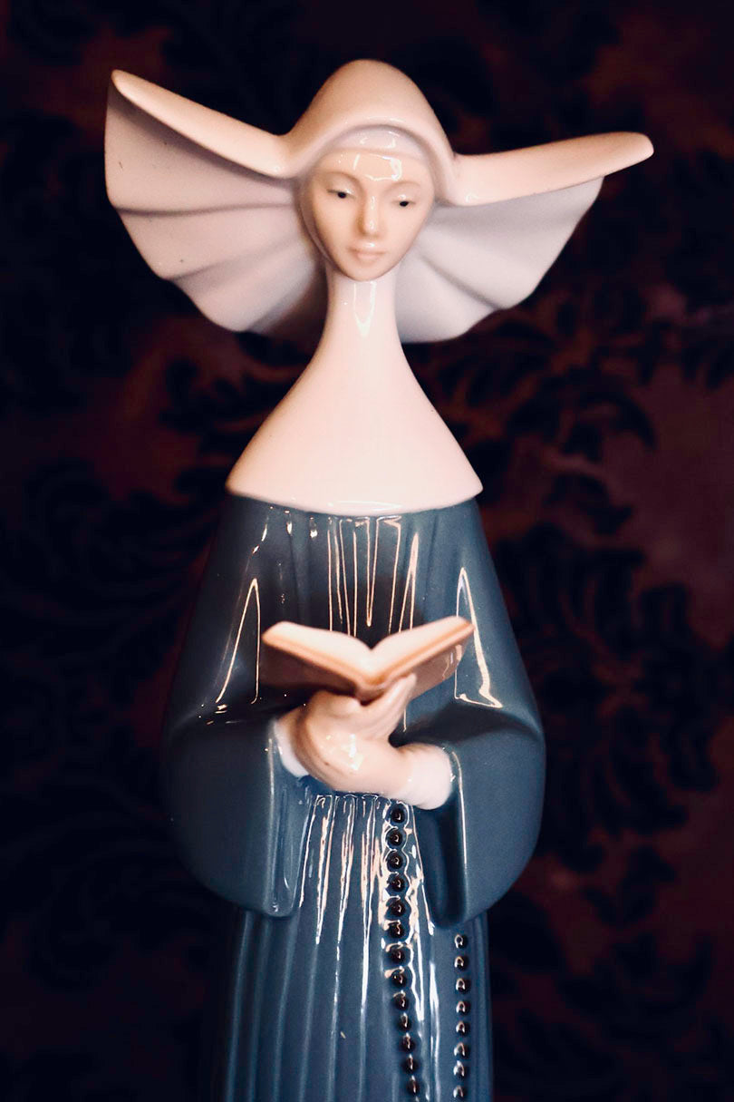 Prayerful Moment Lladro Nun (#5500)